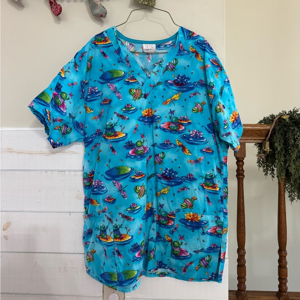 Women’s Scrub Top with Colorful Waterlily Fun Frog Print Size M
